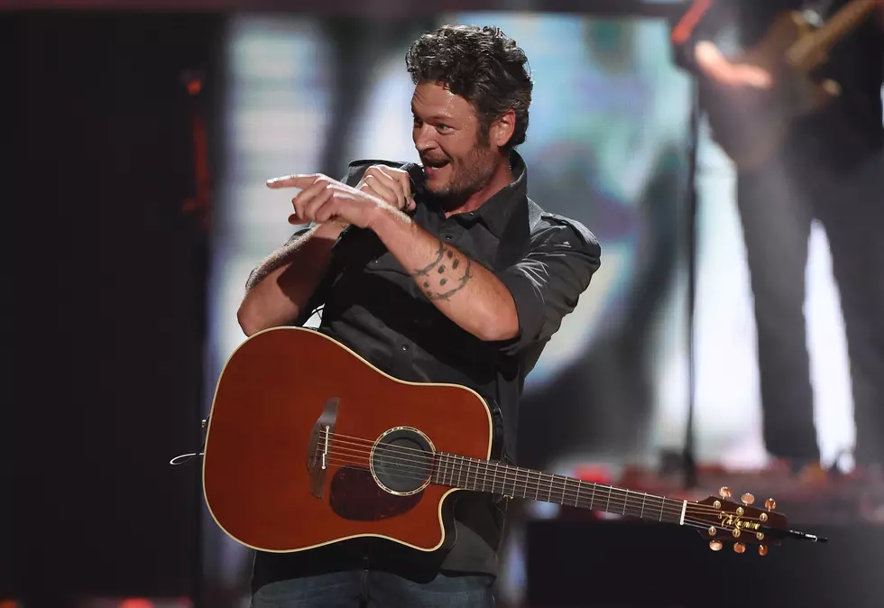 Blake Shelton Announces He Will Be Hosting the 2016 Kid’s Choice Awards