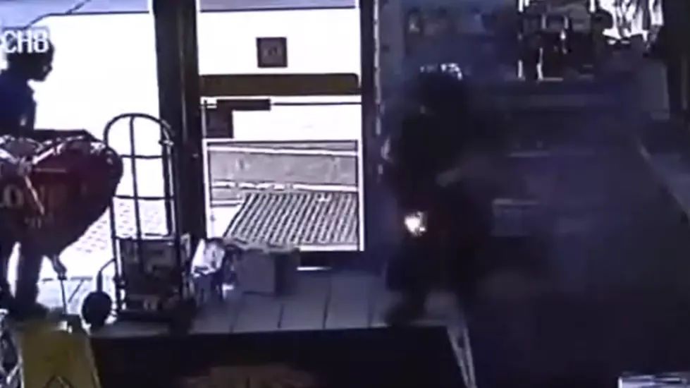 E-Cig Explodes Inside Man’s Pocket, Caught on Camera