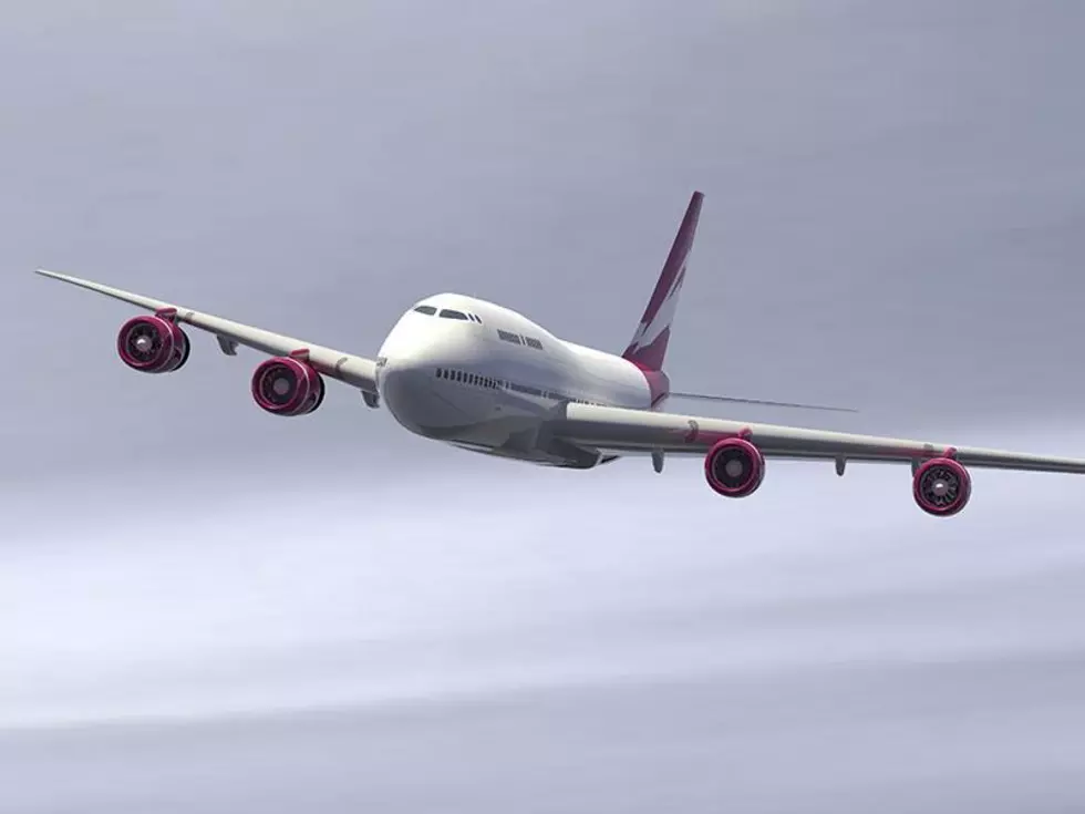 184 People on Board Airplane Above Buffalo with Cracked Windshield