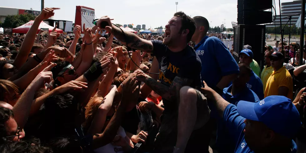 Massive Fight Breaks Out At Darien Lake