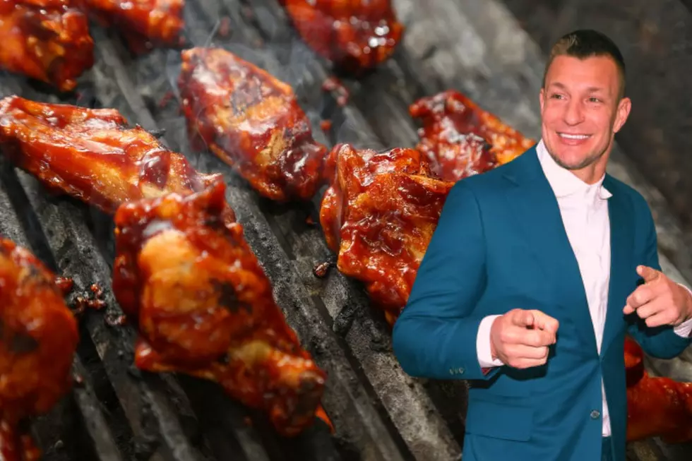 Gronk Says These Are The Best Wings In Buffalo