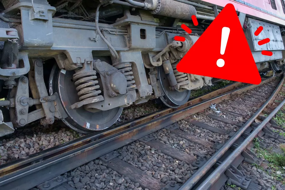 Train Derails And Hits Garage In Niagara Falls