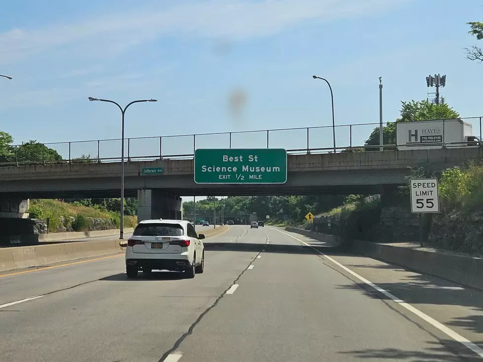 Girls Twerking on Top Of Car WHILE Travelling Down 33 in Buffalo, New York